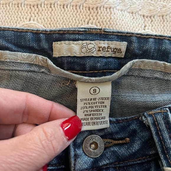 Refuge Classic Medium Wash Cropped, Distressed Denim Jeans Juniors Size 9 - Picture 14 of 15